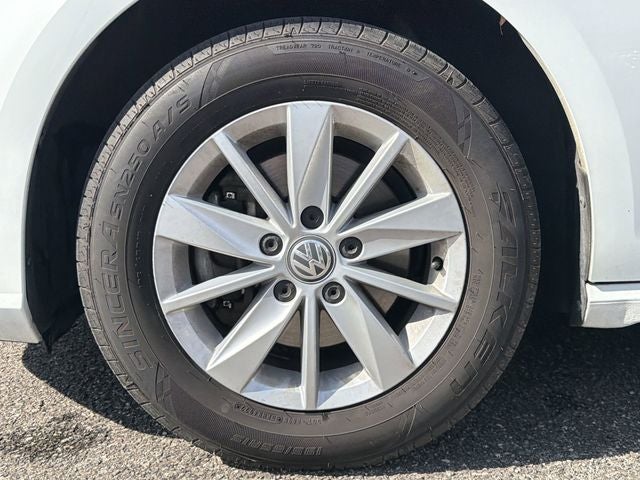 2019 Volkswagen Golf S