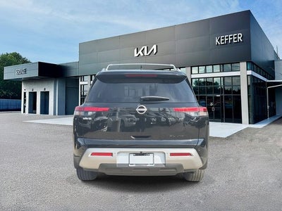 2024 Nissan Pathfinder SL