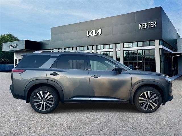 2022 Nissan Pathfinder Platinum