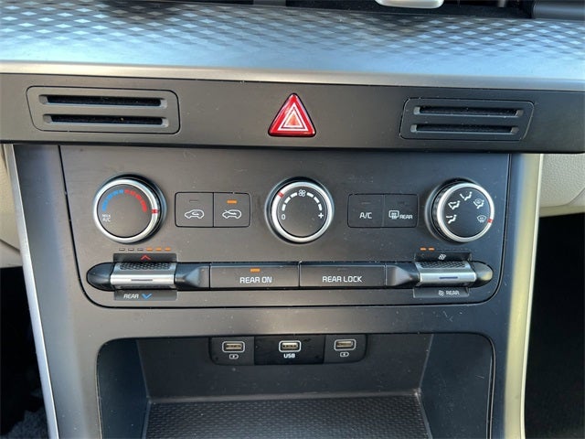 2024 Kia Carnival LX