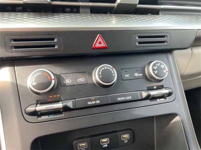 2024 Kia Carnival LX